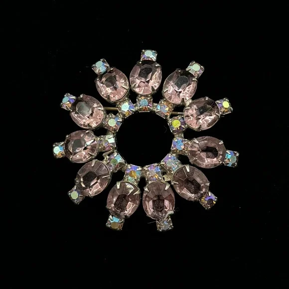 VINTAGE Crystal Wreath Brooch - Picture 1 of 6